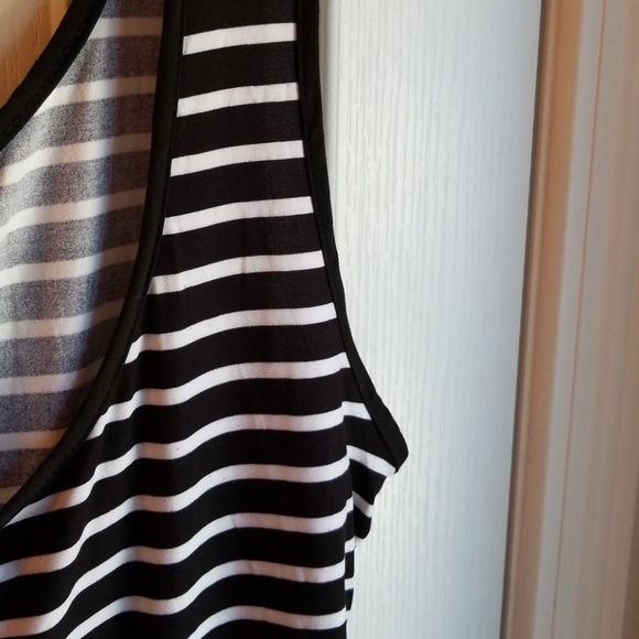 NWT J VILLAGE BLACK & WHITE TANK TOP - Picture 3 of 5